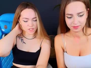 couple Best Hot Camgirls with top_twins